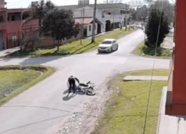 Chocó a un hombre discapacitado moto y escapo: Ocurrió en Lisandro Olmos