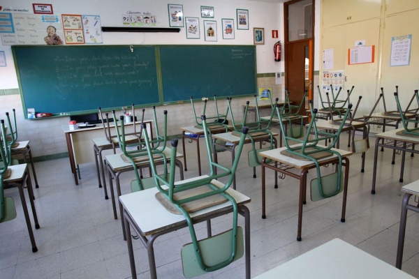 Auxiliares docentes anunciaron un paro para este lunes y peligran las clases en la provincia