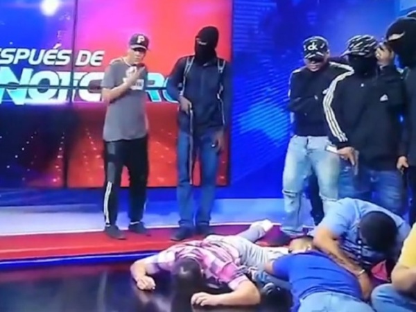 Una grupo armado tomó un canal de televisión en Ecuador y secuestró a los periodistas y trabajadores: colocaron explosivos