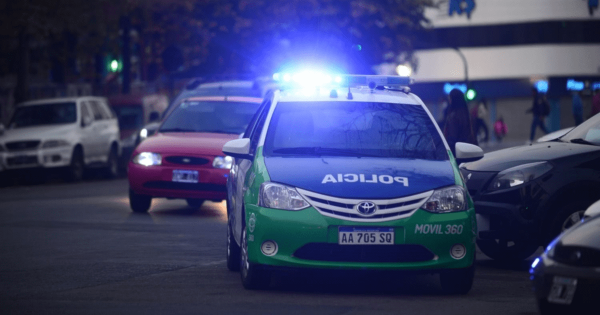 Un hombre fue detenido en Romero tras intentar romper la cerradura de un local de celulares