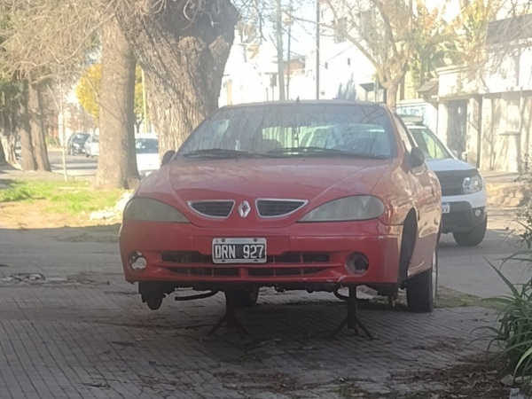 Obstrucción y abandono en 9 y 67: el reclamo de los vecinos