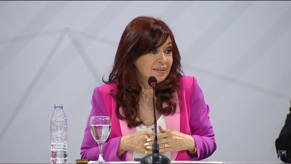 Habló Cristina Kirchner en la entrega de la distinción de la Universidad de Chaco: "No hay pelea sino debate de ideas"