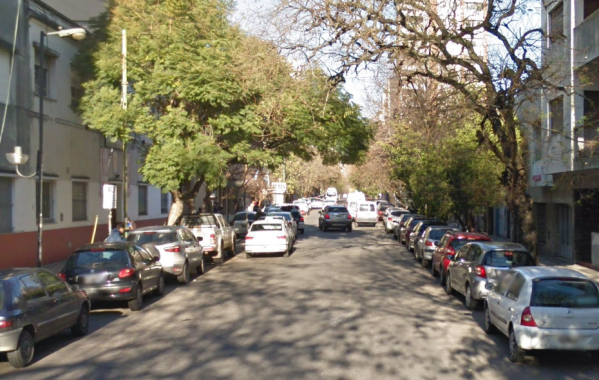 Hallaron sin vida a un hombre en una pensión en el centro de La Plata