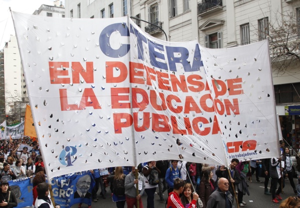 CTERA rechazó el piso salarial de 310.000 pesos que ofreció Nación para los docentes