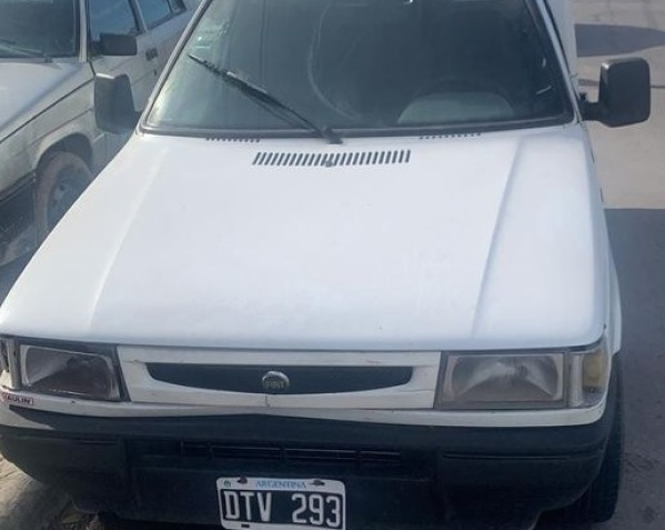 Le robaron la camioneta en la puerta de su casa en La Plata y pide ayuda para recuperarla: "La necesitamos para trabajar"