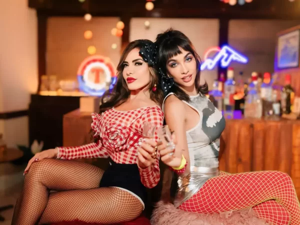 María Becerra y Gloria Trevi estrenaron "Borracha" con un videoclip de alto voltaje