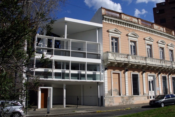 Crecen las propuestas turísticas en la ciudad de La Plata: Organizan visitas guiadas al Palacio Municipal y la Casa Curutchet