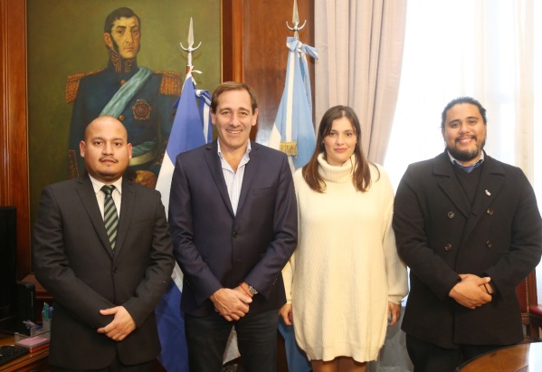 Garro recibió al embajador Eduardo José Cardoza Mata y acordó formalizar la colectividad salvadoreña en La Plata