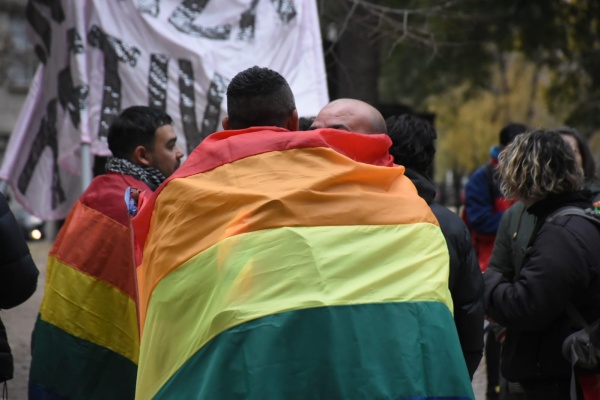 La Plata tuvo su marcha por el D&iacute;a del Orgullo donde se pidi&oacute; por la aparici&oacute;n con vida de Tehuel