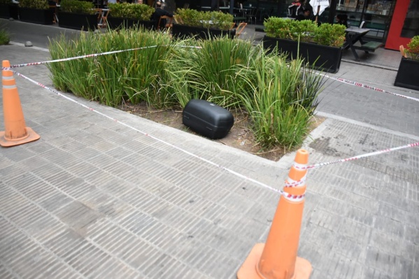 Alerta en Gobernación por la presencia de un paquete sospechoso: la Policía Antiexplosivos detonó la caja