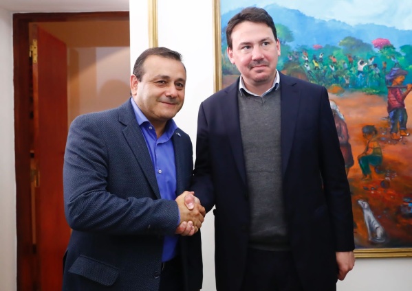 Federico Basualdo se hizo presente en la firma de acuerdos para mejorar la red el&eacute;ctrica de Misiones