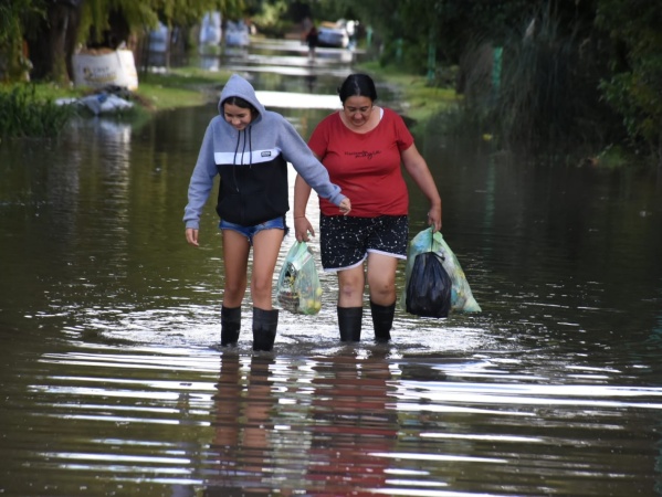 La crecida del Río de La Plata recrudeció y así quedaron las calles de Punta Lara