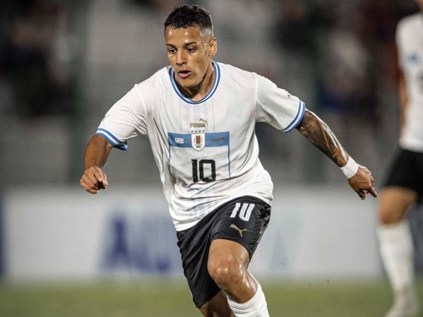 River lo dejó libre, viene de descender y en Estudiantes sueñan con que sea el nuevo Gustavo Del Prete