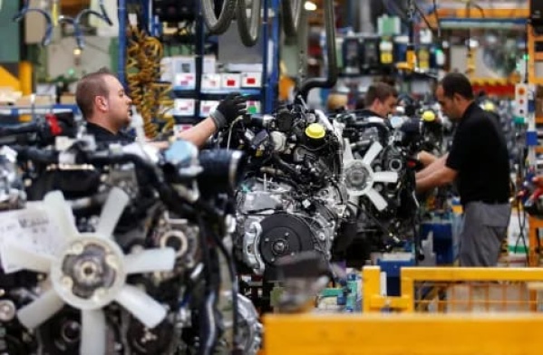 Según el INDEC la economía subió un 5,7% anual y en febrero tuvo un crecimiento mensual del 0,8%