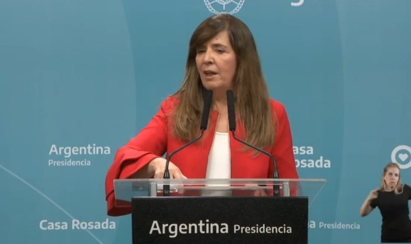 En una conferencia de prensa Cerruti destacó el fuerte crecimiento de la actividad industrial y la construcción