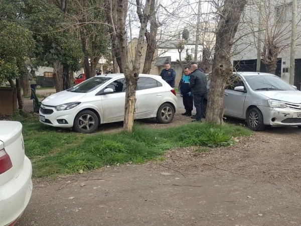 Encontraron el auto que habría usado la banda que intentó robar el Banco Provincia de La Plata