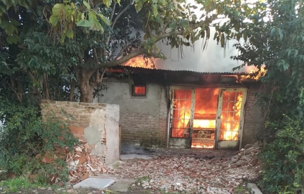 Dos familias v&iacute;ctimas de un feroz incendio piden ayuda en La Plata