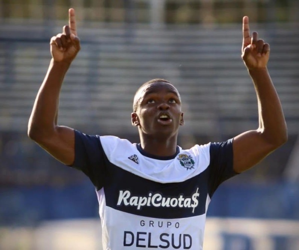 Gimnasia vendi&oacute; a Johan Carbonero a Racing