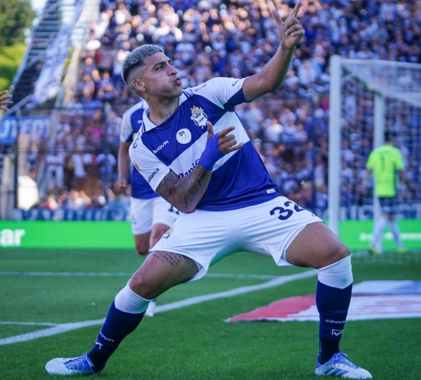 Gimnasia mostró su mejor versión, superó a Vélez en el Bosque y sueña con los playoffs