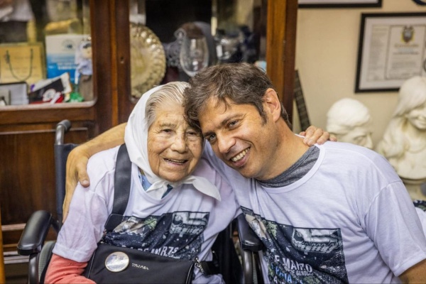 “Por ella y por los 30 mil vamos a seguir luchando”: el mensaje de Kicillof por la muerte de Azucena Díaz