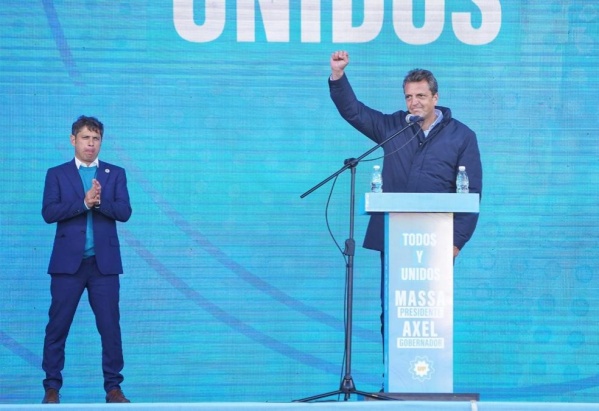Bajo la consigna "Todos y Unidos", Massa y Kicillof encabezaron un multitudinario acto en Ensenada: "La victoria está cerca"