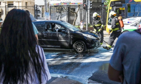 Se incendió un auto en la zona céntrica de La Plata