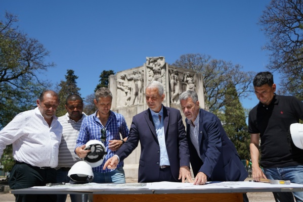 Alak puso en marcha la reconstrucción de Plaza Rocha: "Hay que recuperar el valor del orden y del progreso social"
