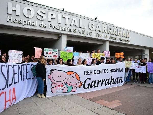 Del quirófano a la calle: el Garrahan se levanta en defensa de la pediatría pública