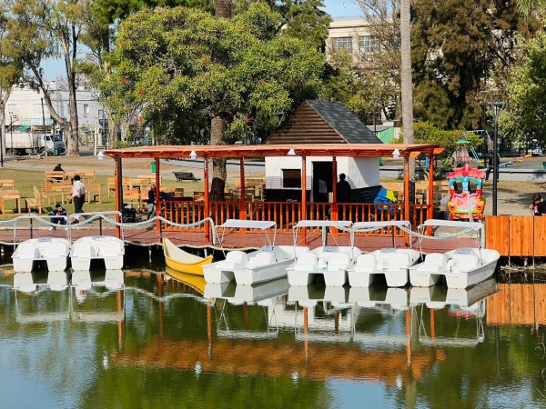 La Municipalidad de La Plata presentó los avances en el nuevo muelle con embarcaciones en el Parque Saavedra