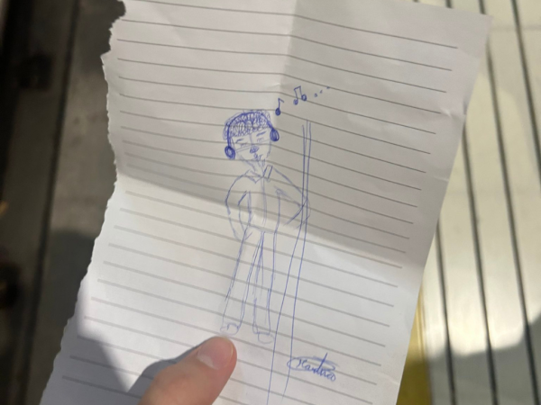 Un joven recibió un tierno dibujo de una nena cuando iba en el tren y se hizo viral: “Hasta te lo firmó”