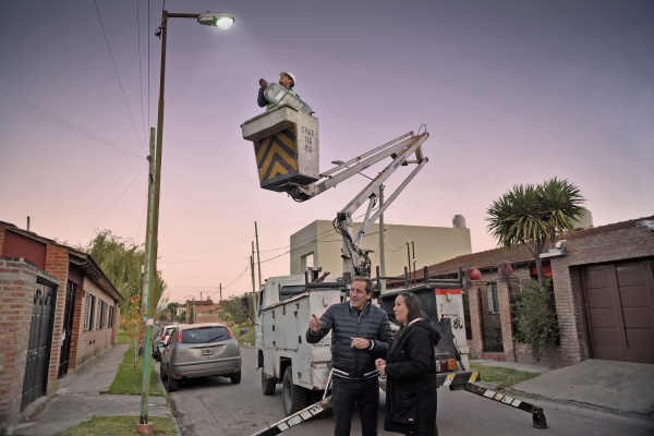 Se restauraron más de 300 luces LED en Villa Elvira