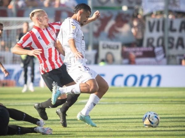 &iexcl;Estudiantes se qued&oacute; con el Trofeo de Campeones!