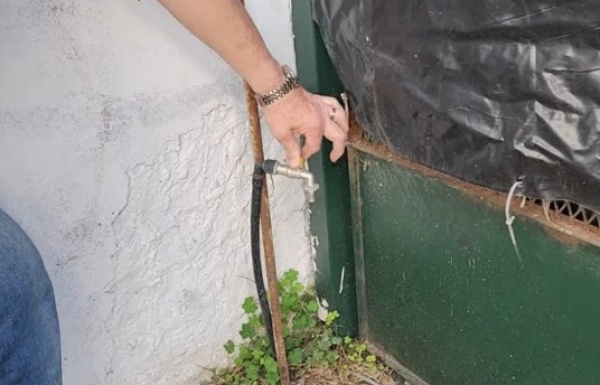 Vecinos de 52 entre 141 y 142 reclaman que desde hace más de un mes no tienen agua