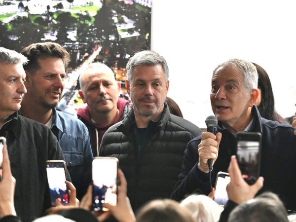Gonzalo Atanasof recibió en Tolosa con un multitudinario encuentro al intendente Alak y su candidatos