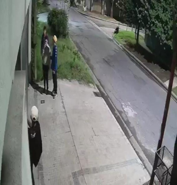 Vecinos de La Plata denuncian que una banda de menores rob&oacute; en una escuela