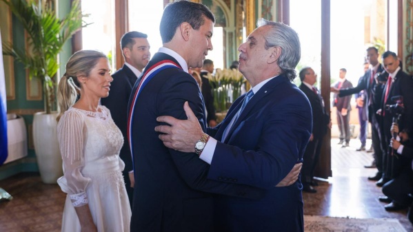 Alberto Fernández participó en Paraguay de la asunción del nuevo presidente Santiago Peña