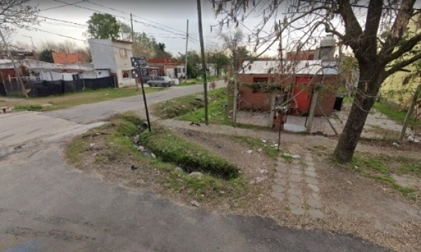 En 10 minutos, tres delincuentes vaciaron una casa y amenazaron a la familia