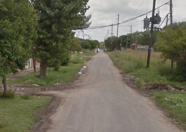 En 171 y 47, los vecinos se quejan del estado de la calle: “Está intransitable”
