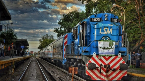 Héroes sobre rieles: la gesta solidaria de los maquinistas platenses