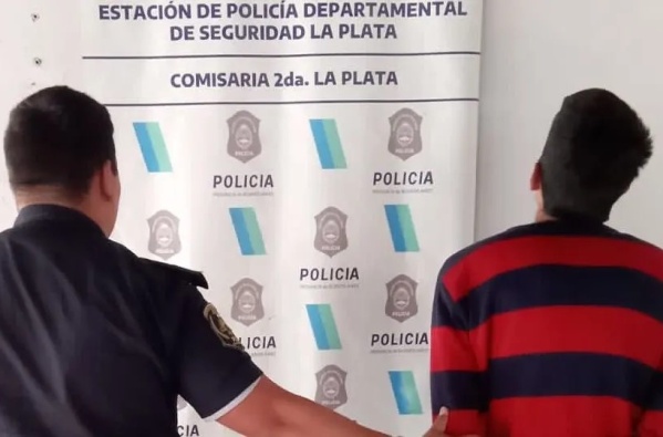 Un ingeniero fingió el robo de su auto para cobrar el seguro en La Plata: terminó detenido por falsa denuncia y estafa