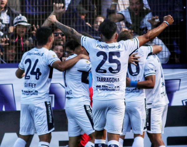 ¿Cuáles fueron los cuatros hechos que hicieron que se viviera una tarde muy especial en el bosque?