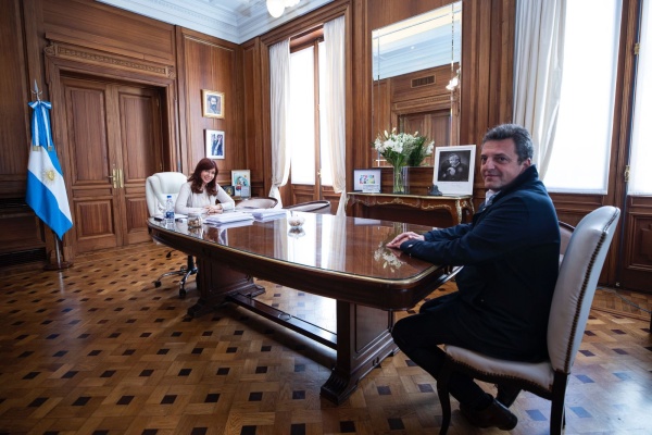 Cristina Fernández de Kirchner recibió a Sergio Massa quién asume el miércoles como "Super Ministro"