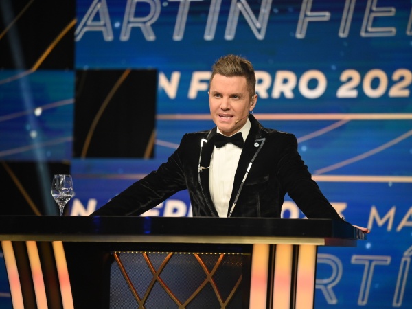 "Es el premio que todos amamos": Santiago del Moro se prepara para conducir una vez más los Martín Fierro