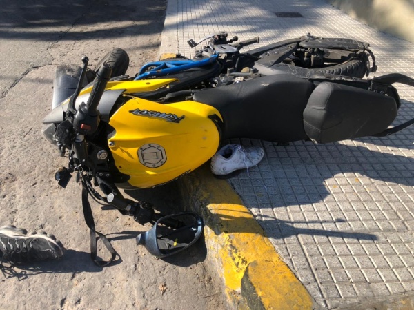 Murió uno de los motochorros atropellado por un policía en La Plata