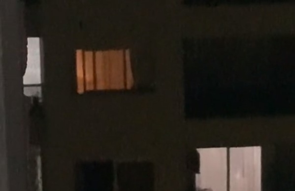 “La ventanita del amor”: una joven descubrió que su novio le era infiel de una forma insólita