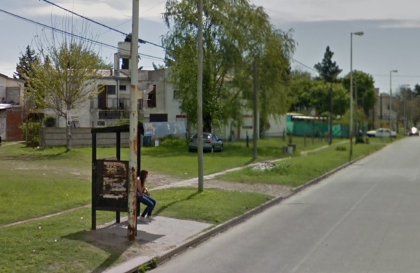 Le apuntaron en la cabeza con un arma cuando volv&iacute;a del colegio y le robaron la mochila