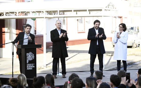 Kicillof y Alak encabezaron el acto de universalización del programa Qunita Bonaerense en La Plata