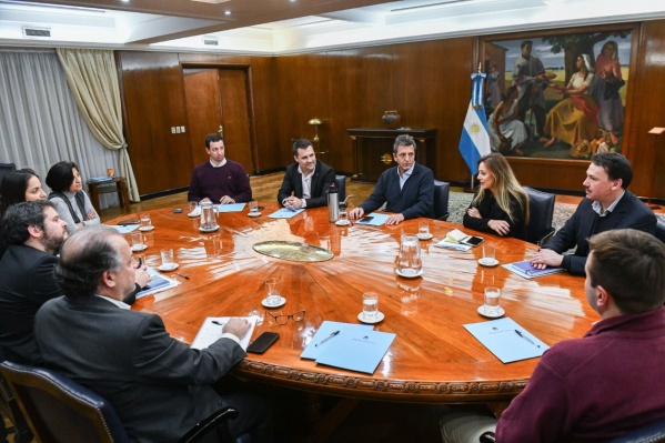 Sergio Massa se reunió con la secretaria de Energía Flavia Royón y su equipo de trabajo