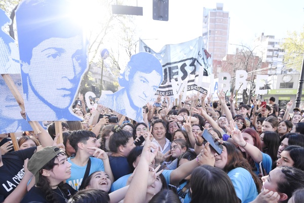 A 49 años de La Noche de los Lápices, Kicillof se sumó a marchar por memoria y justicia en La Plata