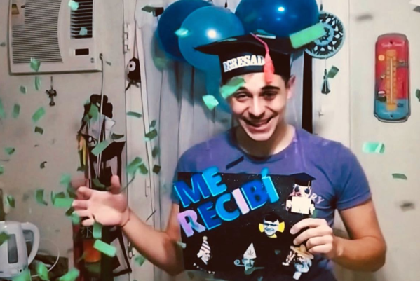 "El tiempo pasa rápido": el relato de un joven que se recibió en 2020 y no logró su objetivo para “la entrega de diplomas”